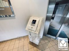 安心・安全な暮らしをサポートするオートロックシステムも完備。TVモニター付きインターホン対応です。