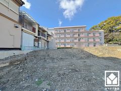 阪急電鉄神戸線「園田」駅まで徒歩約17分の立地。毎日の通勤・通学だけでなく、休日のお出かけまで利便性に優れています。