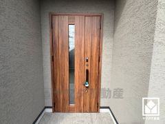 3段階中最も高いレベルの耐震等級3を取得した長期優良住宅です。災害復興拠点に求められる水準の耐震性を備えた住宅で、安心してお住まいいただけます。お問合せお待ちしております。