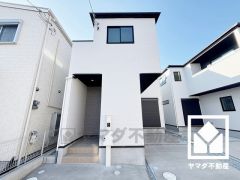 白を基調とした清潔感のあるモダンな外観。帰るたびに安心感を感じられる佇まい。