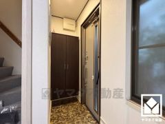 玄関にはシューズボックスを完備。家族の靴もしっかり収納できるので、玄関がいつも片付き、気持ちよくお客様を迎えられます。