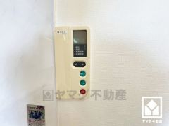 湯はりスイッチを押し、給湯栓を開けてお湯はりをすると、設定した湯量でお湯が自動的に止まるオートストップ機能付き。（給湯栓は開いたままなので、必ず閉めてください）