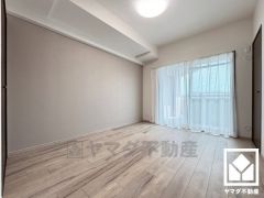 全居室バルコニーに繋がるお部屋となっております。風通しが良く、明るい陽光がたっぷり差し込む心地よい生活空間です。