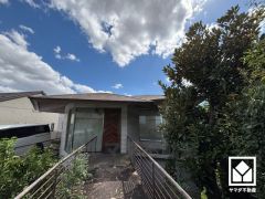 緑に囲まれた閑静な邸宅街なので、穏やかな環境で四季折々の自然を感じながらお過ごしいただけます。