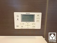 ボタン1つで自動でお湯張りができるオートバス機能付き。追い炊き機能もございますので、いつでも温かいお風呂に入ることができます。