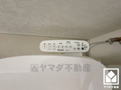 温水洗浄便座付きで、季節を問わずいつでも温かい便座をお使いいただけます。