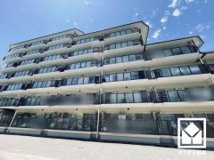 広々19帖のLDKが魅力。家族全員がリラックスできる、広々とした快適リビングで温かい団らんの時間を。