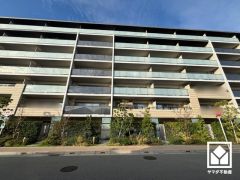 「ライフ浜甲子園店」まで徒歩7分、「ドラッグユタカ浜甲子園店」まで徒歩7分など、お買い物施設が徒歩圏内に複数あり便利な住環境です。