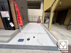 駐車スペース確保。玄関のそばで荷物の上げ下ろしができるので便利です。