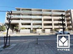 「セブンイレブン西宮大浜町店」まで徒歩4分、「万代西宮前浜店」まで徒歩10分など、お買い物施設が徒歩圏内に複数あり便利な住環境です。