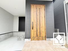 インナーガレージを1台分完備。重い荷物や雨の日の移動もスムーズで、快適なカーライフを実現。