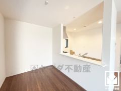 おしゃれなインテリアが映えるリビングで、リラックスしたひとときを過ごせます。