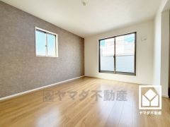 約7帖の洋室です。バルコニーにつながるお部屋で、通風・陽当たり良好。