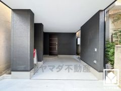 ワゴン車も可能なインナーガレージを1台分完備。重い荷物や雨の日の移動もスムーズで、快適なカーライフを実現。