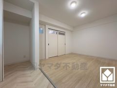 シンプルで美しいデザインのリビングが、毎日の生活に彩りを添える。