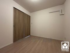 全居室フローリングでお掃除ラクラク。全居室収納もございますので、お部屋の広さを最大限に活用できます。