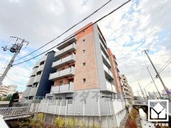 家族のごはん作りがはかどる。同時調理ができる3口コンロ付き。