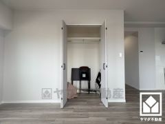 新たに家具を買わなくても良いので、ハンガーパイプ付きのクローゼットは嬉しいですね。