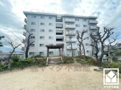 「KOHYO甲子園」まで徒歩3分、「セブンイレブン西宮上甲子園店」まで徒歩5分、「ウエルシア西宮上甲子園店」まで徒歩6分など、お買い物施設が徒歩圏内に複数あり便利な住環境です。