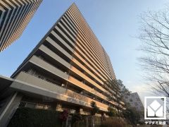 徒歩圏内には約70種1000本のバラが咲き誇る「潮江公園バラ園」やスポーツ設備の充実した「尼崎市記念公園」などもあり、お散歩や運動も楽しめる住環境です。