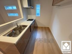 対面式キッチンなのでお料理中でもお子様の様子が分かって安心です。