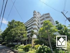 自然と調和するデザインが魅力。四季折々の風景に溶け込む、心地よい住まい。