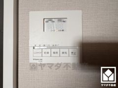 浴室暖房乾燥機付き。真冬の寒い浴室を暖かく、また雨の日の洗濯物の乾燥にと多用途に活躍する機能です。発汗作用や美肌効果のあるミストサウナ機能も付いており、短時間で体の芯まで温めることができます。