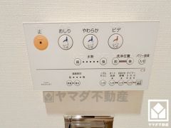 温水洗浄便座付きで、季節を問わずいつでも温かい便座をお使いいただけます。