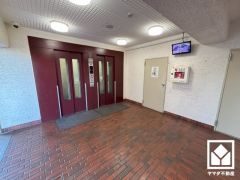 複数基のエレベーターを設置し、待ち時間を短縮。快適な住まいへのアクセスをスムーズに。