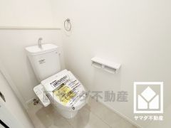 明るく清潔感溢れるトイレです。トイレが1階と2階にあるので、朝の忙しい時間にも混雑せず快適です。