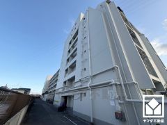 広々20.5帖のLDKが魅力。家族全員がリラックスできる、ゆったりとした快適リビングで温かい団らんの時間を。