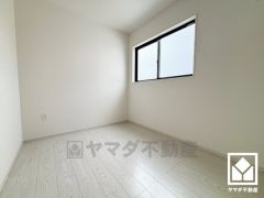 全居室に窓がございます。明るい陽光がたっぷり差し込む心地よい生活空間です。