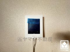 突然の来訪時でも安心なモニター付きインターホンを完備。お留守番中のお子様でも簡単に来訪者の確認ができます。