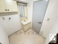 収納付き洗面台の為スッキリお使い頂けます。