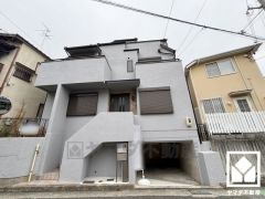 すべり台やブランコなどの遊具が設置された「一ヶ谷公園」まで徒歩2分など、徒歩圏内に複数の公園があり、子育て世帯の方にもお勧めです。