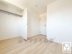 大きなクローゼット付きのお部屋で整理整頓しやすいです。