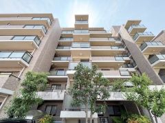 落ち着いた色合いと品のあるデザイン。帰るたびに安心感を感じられる佇まい。