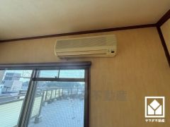 エアコン付きなので、お引越し直後から快適にお過ごしいただけます。