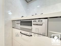 調理に手間がかかりがちな肉や魚を、短時間でサッと焼き上げることができるグリル付き。