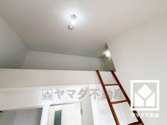 大型荷物の収納や、書斎・趣味のスペース、お子様の秘密基地など、多用途にお使い頂けるロフトがございます。