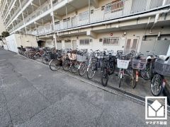 広々としており、使い勝手の良い駐輪場・バイク置き場がございます。