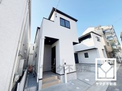 白を基調とした清潔感のあるモダンな外観。帰るたびに安心感を感じられる佇まい。