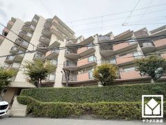 突然の来訪時でも安心なモニター付きインターホンを完備。お留守番中のお子様でも簡単に来訪者の確認ができます。