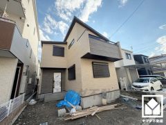 広々18帖のLDKが魅力。家族全員がリラックスできる、ゆったりとした快適リビングで温かい団らんの時間を。