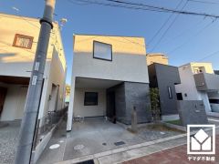 プライバシー・採光に配慮された2階リビングです。