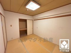 押入にはお客様用の座布団や寝具も収納可能です。