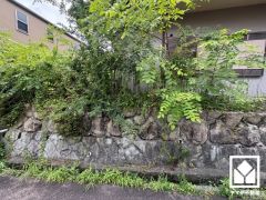 現況建物あり。建物面積107.85平米、木造2階建、昭和44年建築（増築未登記有）。