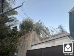 キッチンの左側には窓がございますので、昼間は手元が明るく、お料理がはかどります。