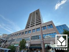 17階建て最上階で前面に視界を遮る高い建物がなく、バルコニーからは開放的な景色が広がります。奥行きがあり広々としているため、お洗濯物もたっぷりと干す事ができます。