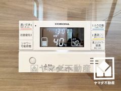 ボタン1つで自動でお湯張りができるオートバス機能付き。追い炊き機能もございますので、いつでも温かいお風呂に入ることができます。